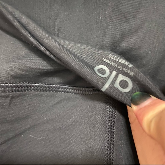 ALO Yoga Midnight Flare Leggings - Picture 5 of 5